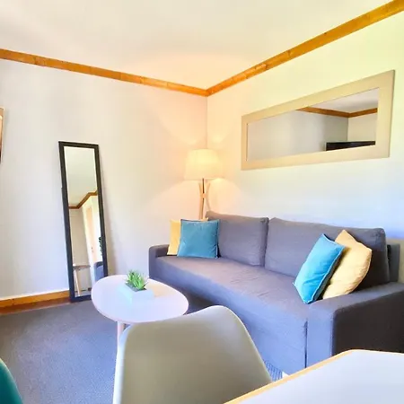 Super-besse T2 Avec Piscine Chauffee & Parking Couvert Apartment Besse-et-Saint-Anastaise